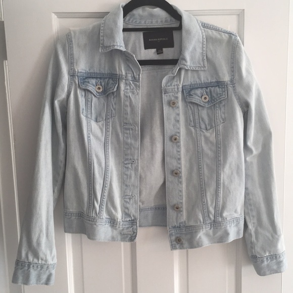 Banana Republic Light Wash Denim Jacket - Picture 2 of 3